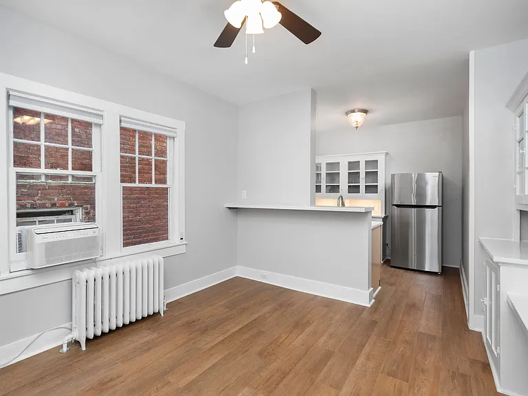 215 E Beverley St #3 — Photo 3
