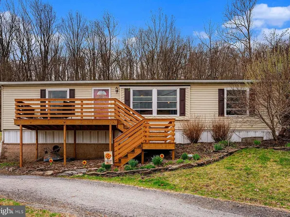 1438 Manatawny Dr, Boyertown, PA 19512