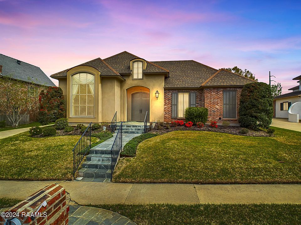 1st image of 104 Oak Terrace Dr