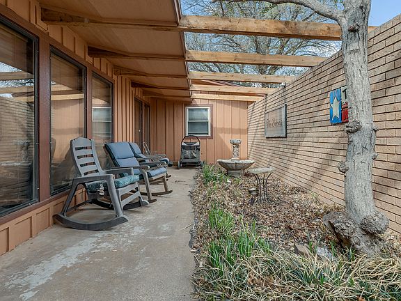 5th image of 3807 68th St