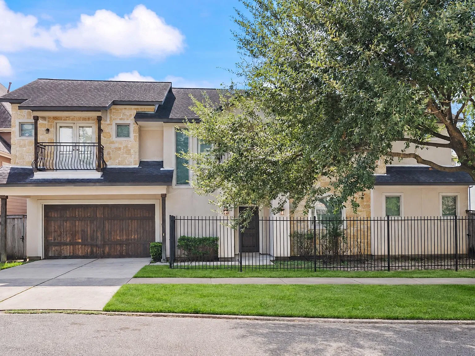 3 bed, 3.5 bath, 2604 sqft, $3,700 — Photo 2