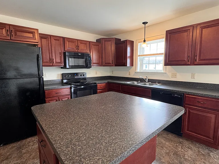 250 Limestone Dr — Photo 10