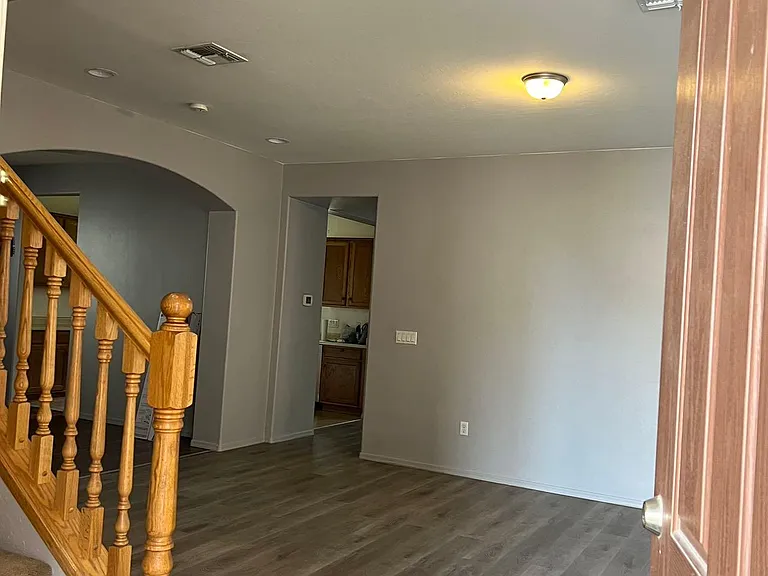504 E Calle Escora — Photo 4