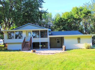 664 Hilltop Dr NE, Hutchinson, MN 55350