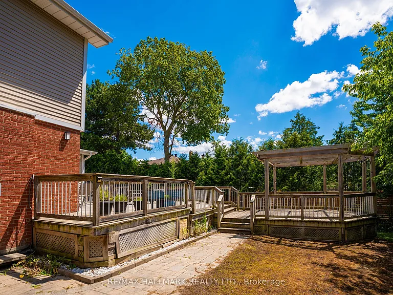 39 Sunnywood Cres — Photo 32
