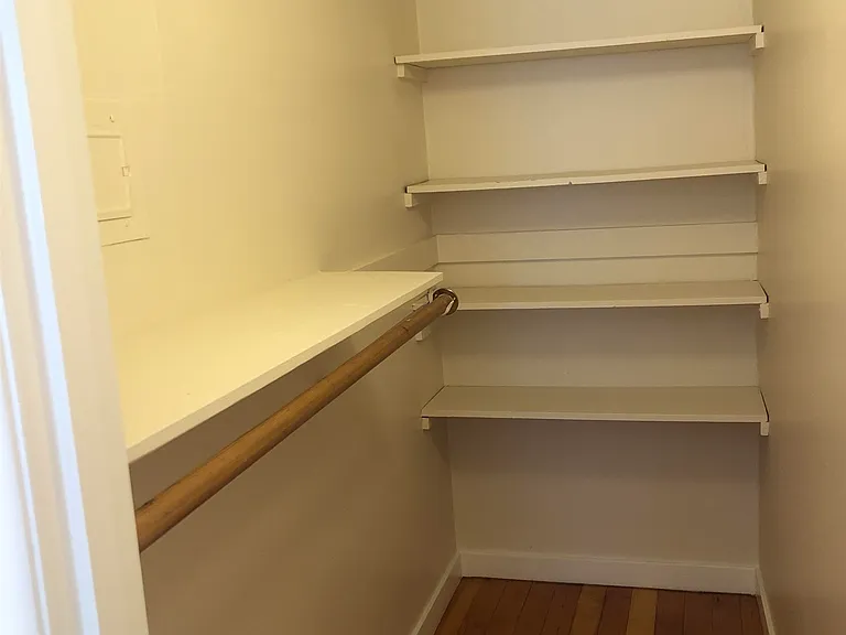 627 Rose Ave #4 — Photo 6