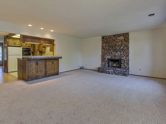 5th image of 1681 Bowling Green Dr