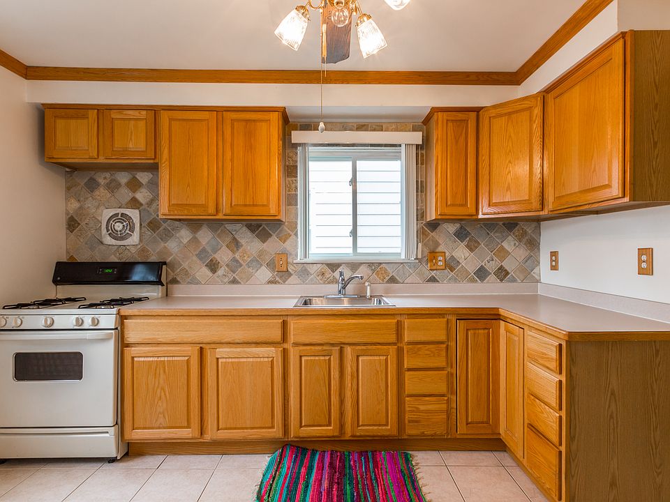 2nd image of 3641 Royal Ave