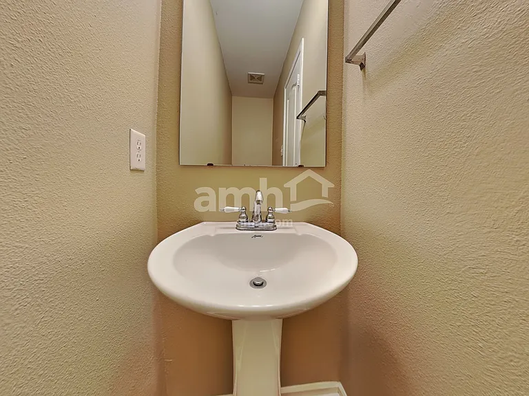 3126 Hurst St — Photo 9