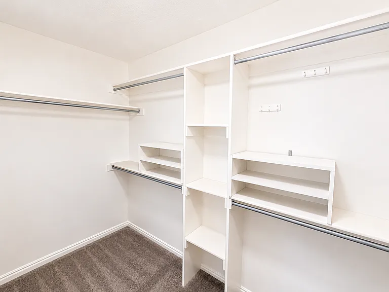 1564 E Hidden Valley Dr — Photo 20