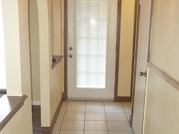 2nd image of 4821 NE Winfield Cir
