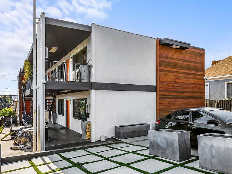 215 N Fickett St — Photo 8