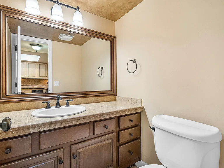 5664 Santiago Cir — Photo 18