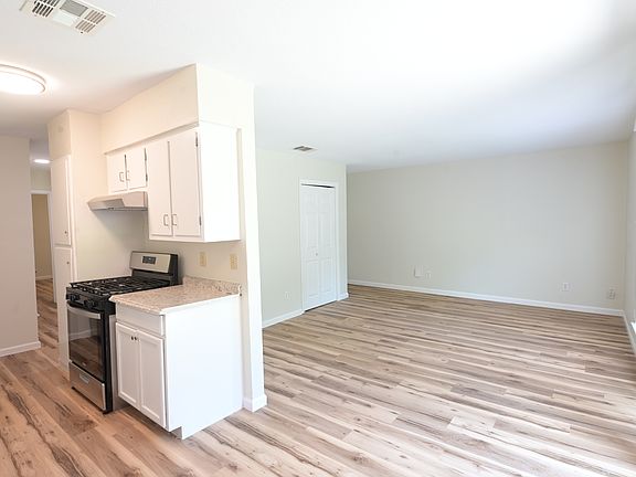 4th image of 5003 S Pleasant Valley Rd #A