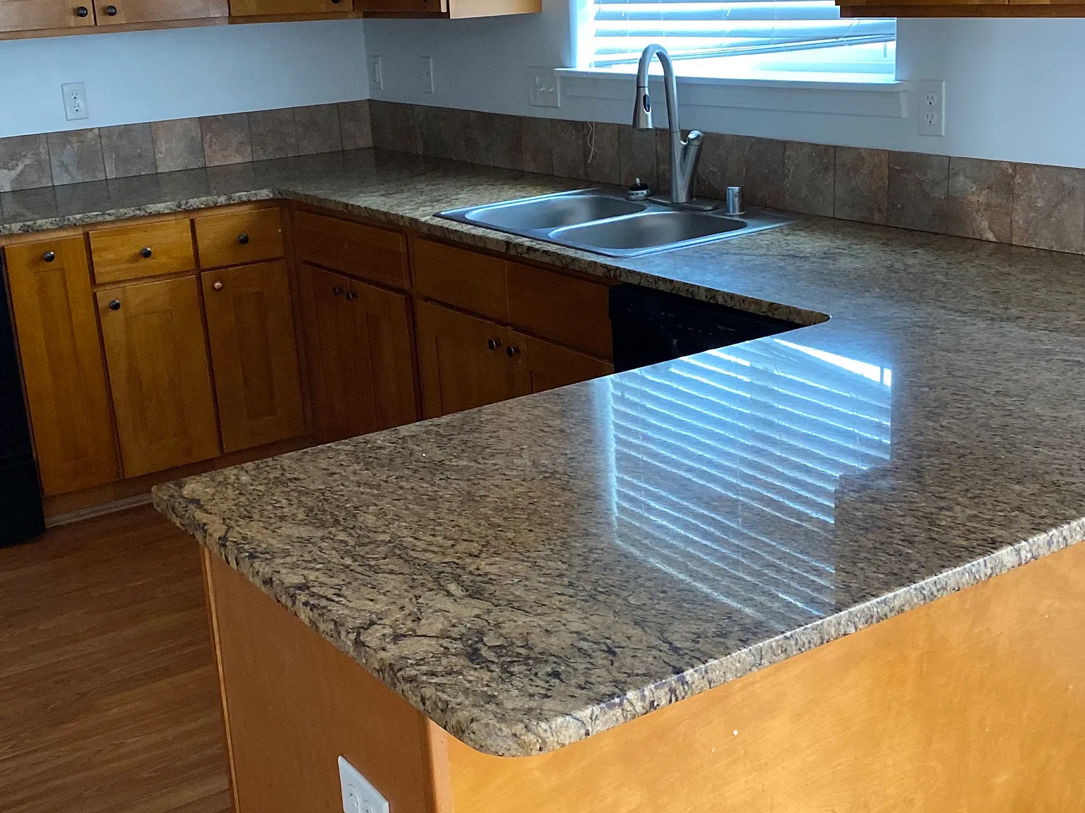 3 bed, 2.5 bath, 1320 sqft, $1,885 — Photo 3