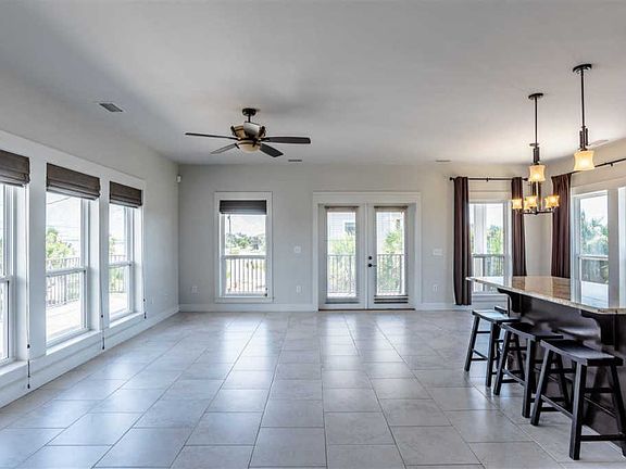 3rd image of 334 Panferio Dr
