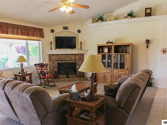 3rd image of 2931 La Cresta Cir