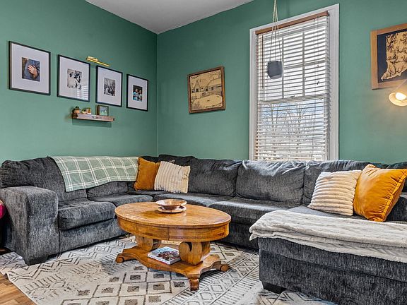 5th image of 290 W Maple St