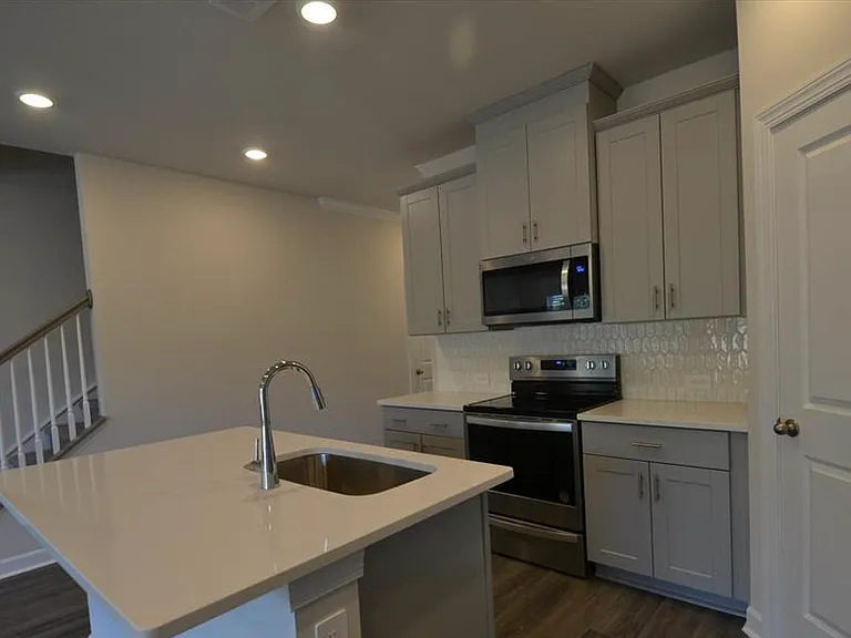 1213 Falling Acorn Ln — Photo 3