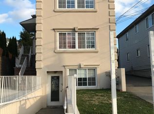 1152 Victory Blvd, Staten Island, NY 10301