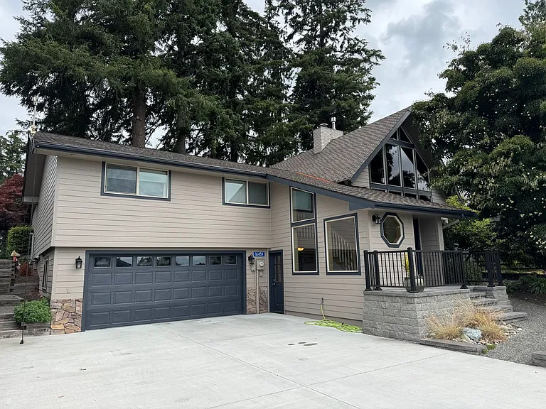 16459 Fairway Dr — Photo 1