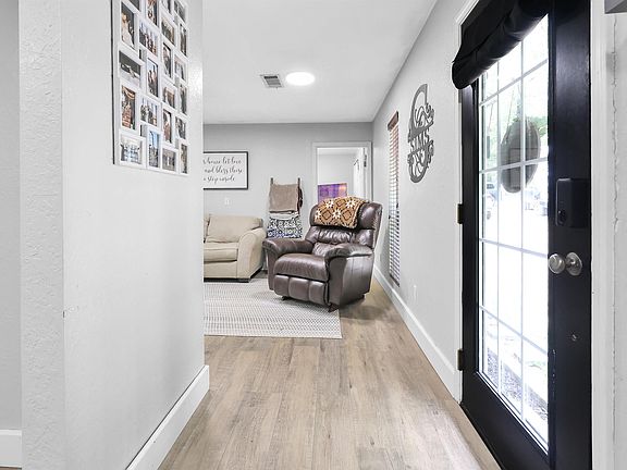 5th image of 136 Barentine Rd