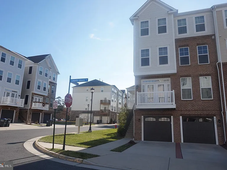 42281 Canary Grass Sq — Photo 1