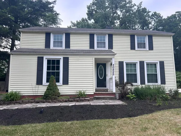 20825 Farnsleigh Rd, Shaker Heights, OH 44122