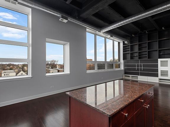 2nd image of 4131 W Belmont Ave Unit 404