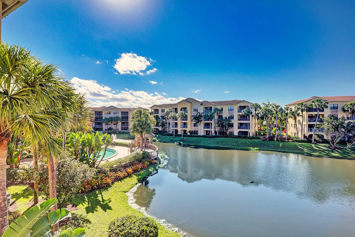 Building Photo - 800 Uno Lago Dr #305
