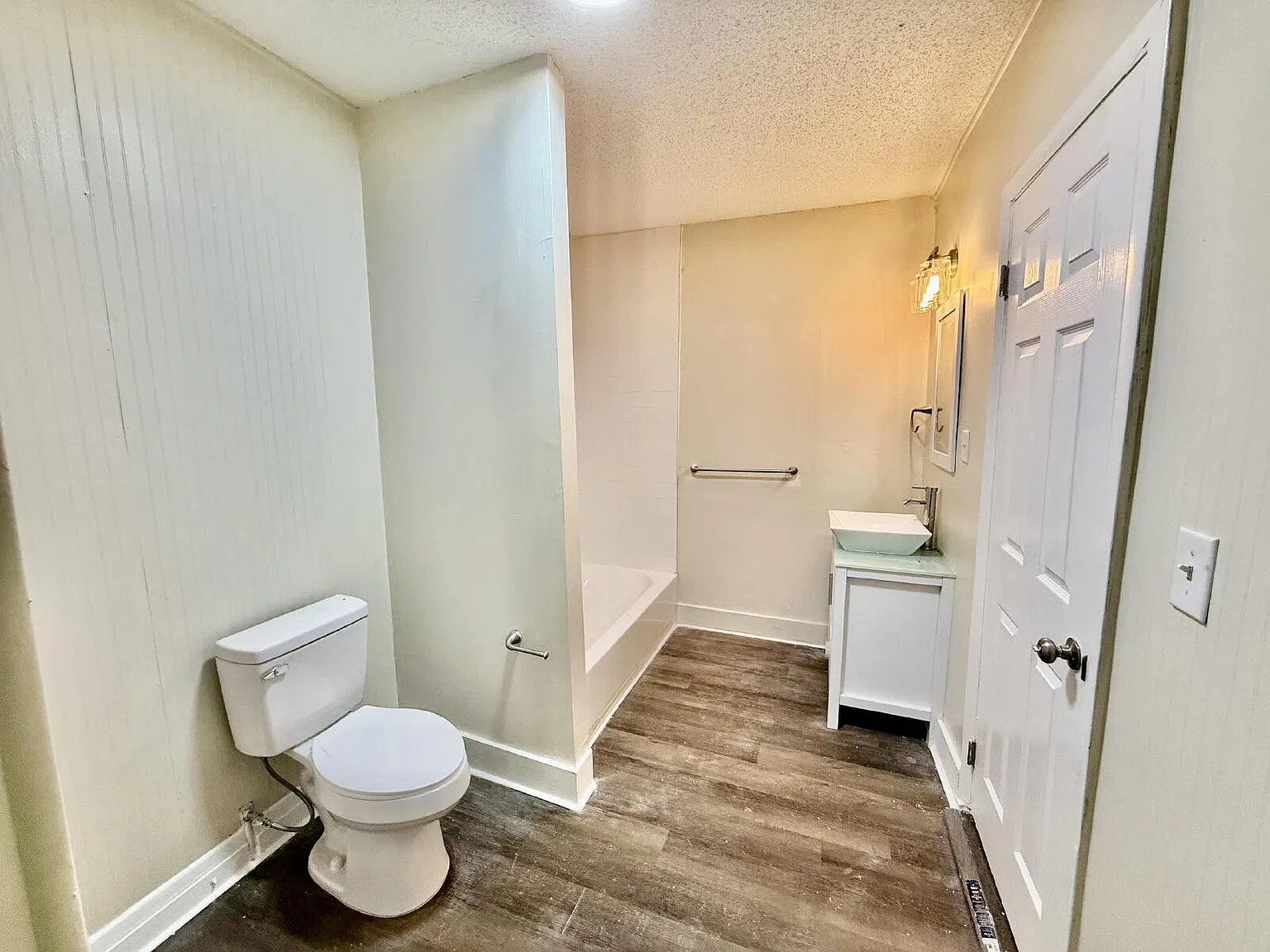 3 bed, 2.0 bath, 1200 sqft, $1,340 — Photo 3