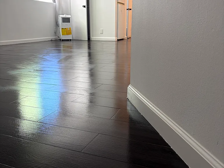 11831 Mayfield Ave #6 — Photo 4