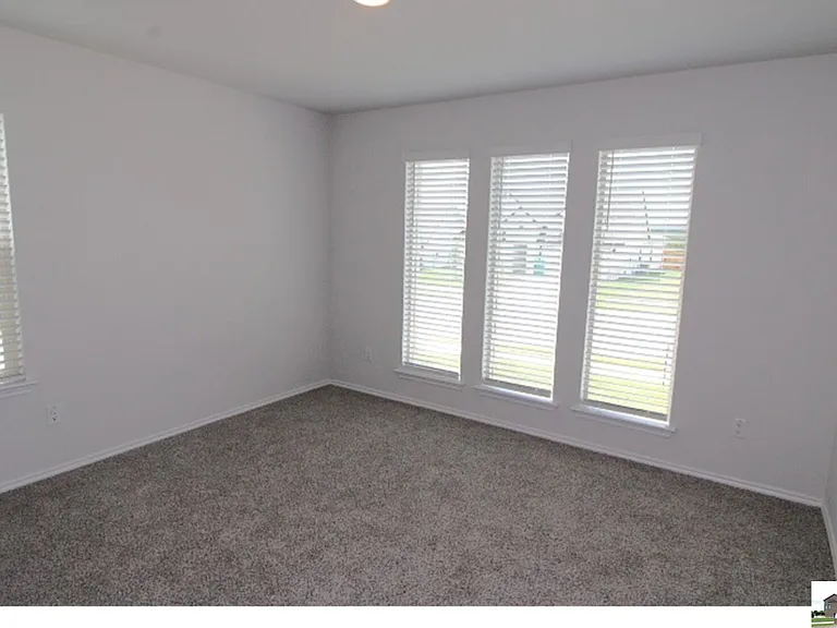 2466 Bee Creek Dr — Photo 8