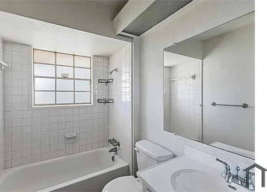 3109 Point East Dr — Photo 3