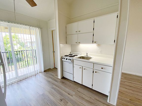3rd image of 208 W Kingfish 208a S