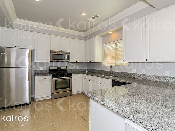 5th image of 1106 Shiraz Blvd