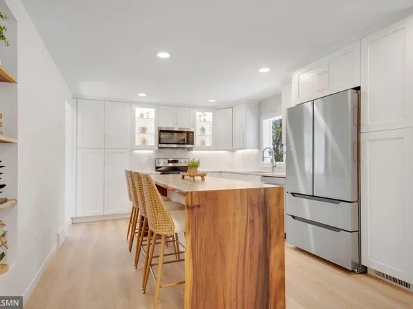 2695 Fremont Ave E, Maplewood, MN 55119