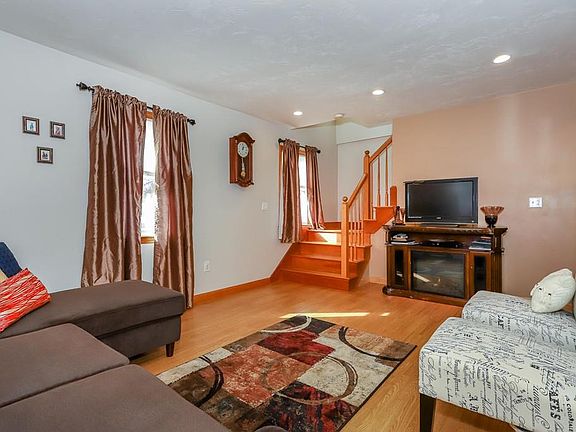 3rd image of 11 Amherst Rd