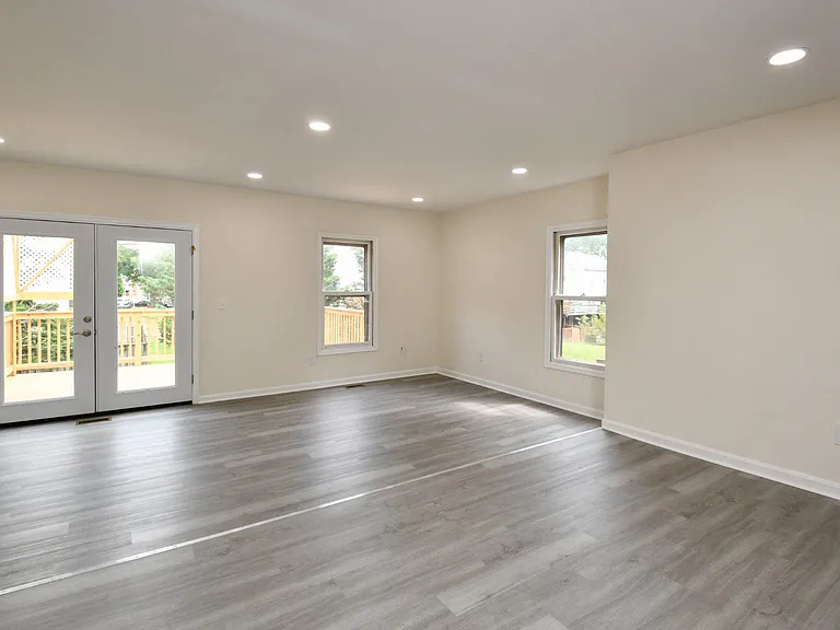 10709 Gideon Ct — Photo 11