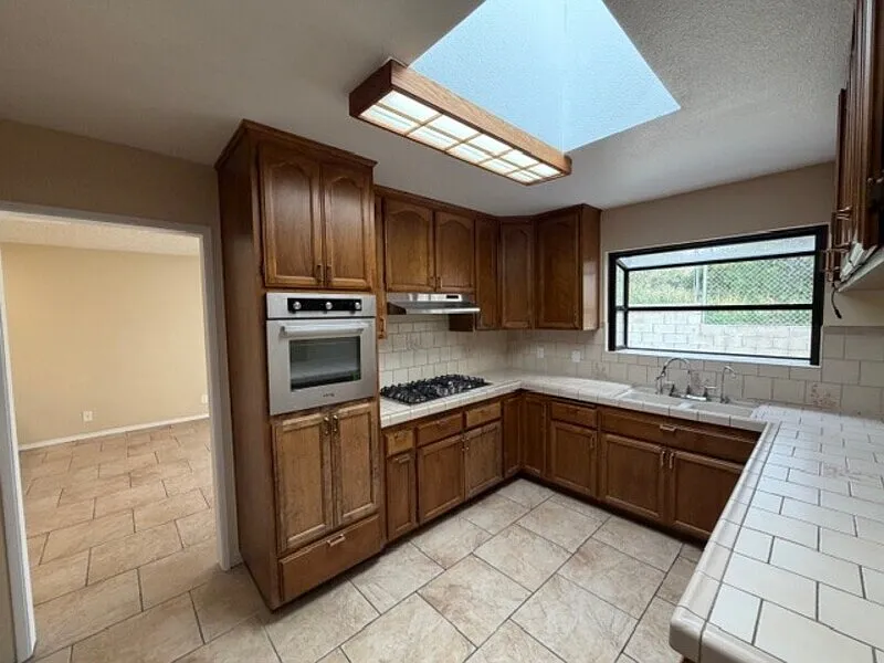 4 bed, 4.5 bath, 2900 sqft, $4,150 — Photo 2