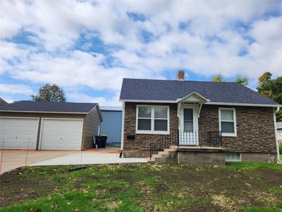 907 E 2nd St, Pella, IA, 50219