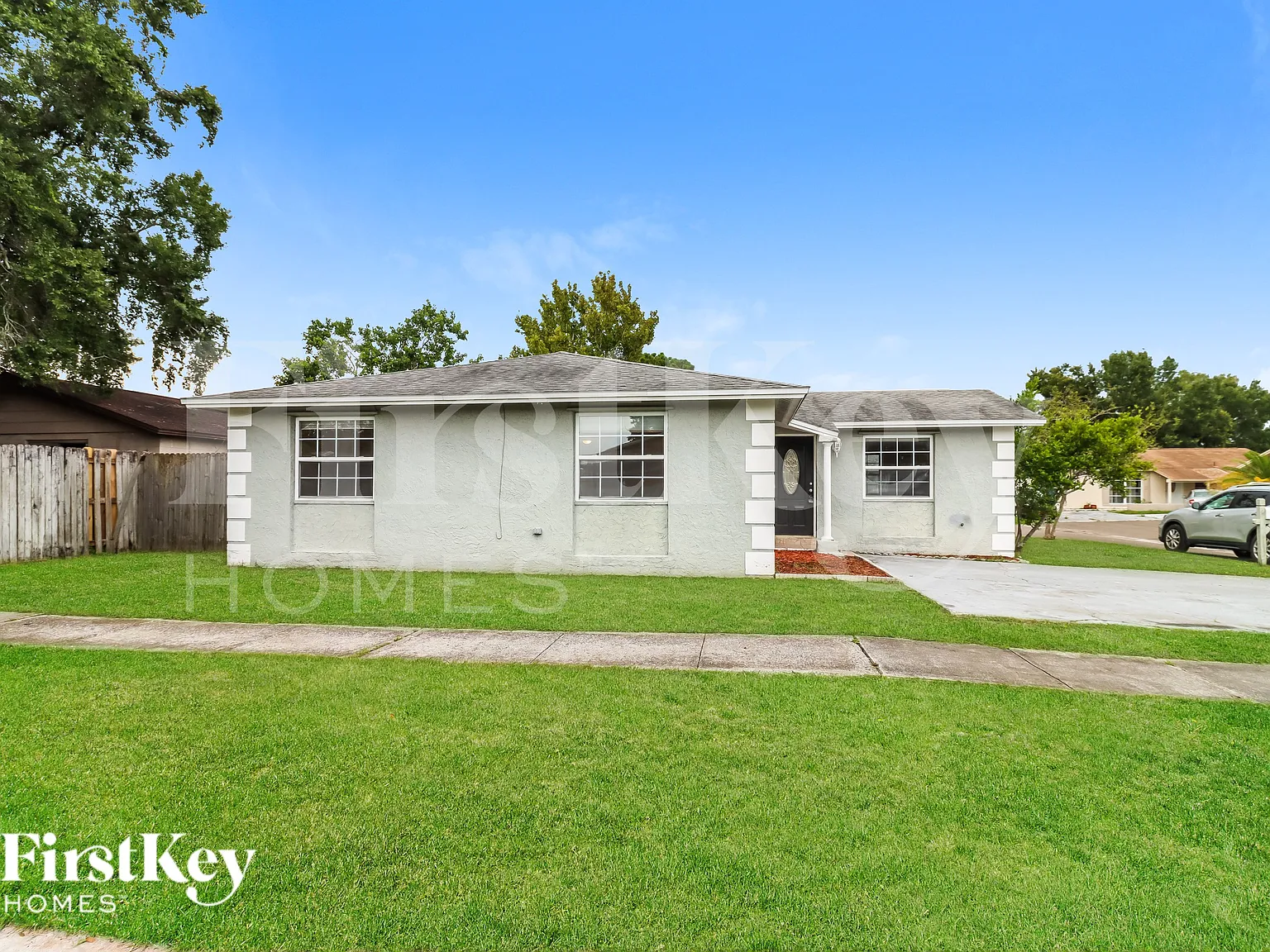 3 bed, 1.0 bath, 1119 sqft, $2,100 — Photo 2