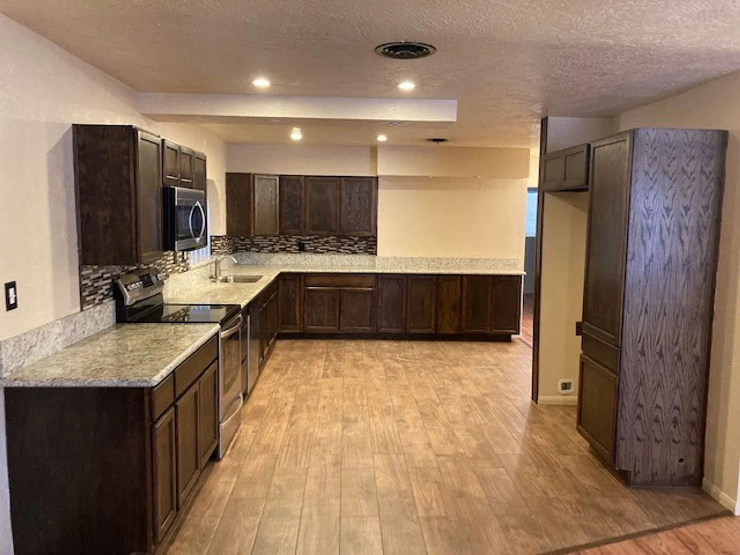 1746 Lenrey Ave. — Photo 3