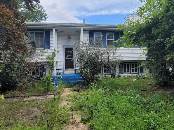 7 Sommers Ln, Browns Mills, NJ 08015