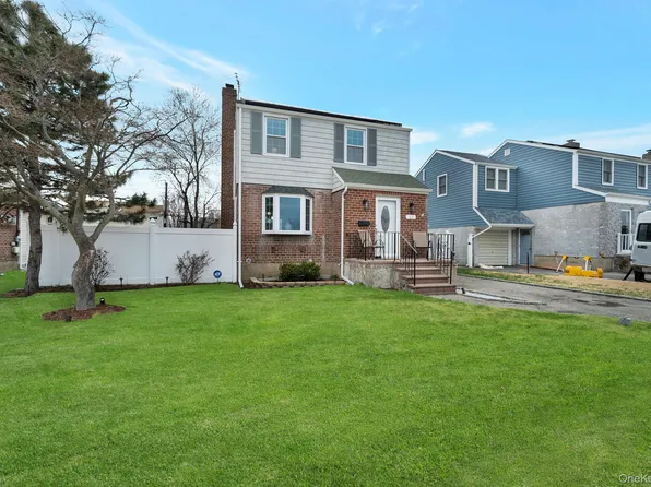 22 Miriam Parkway, Elmont, NY 11003