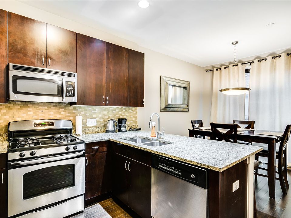 442 W Elm St_003