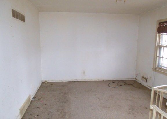 3rd image of 4324 S Saville Ave