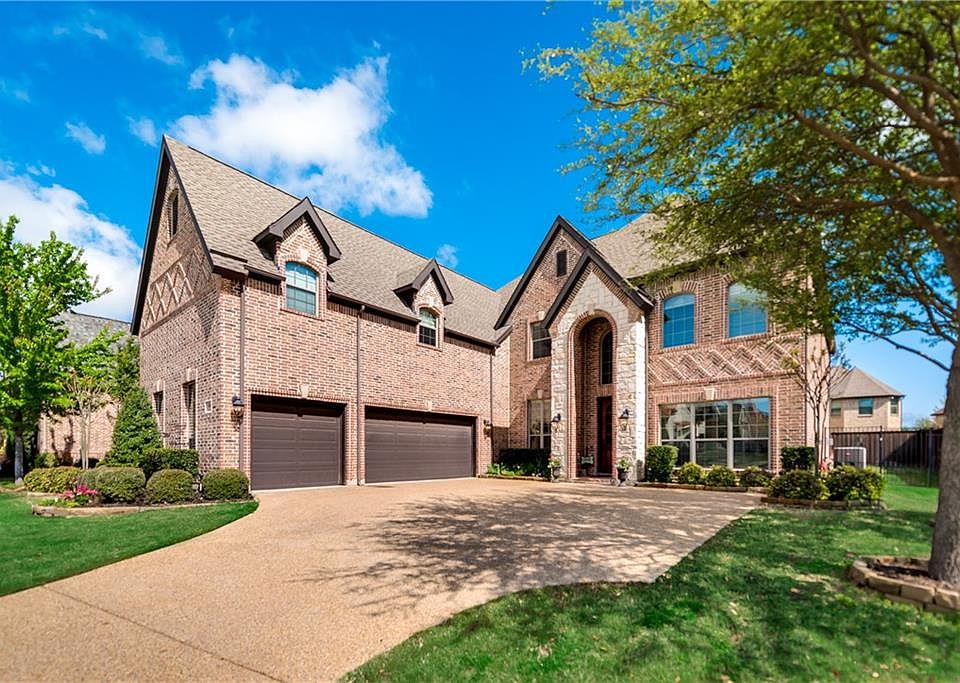 1st image of 106 Versailles Dr