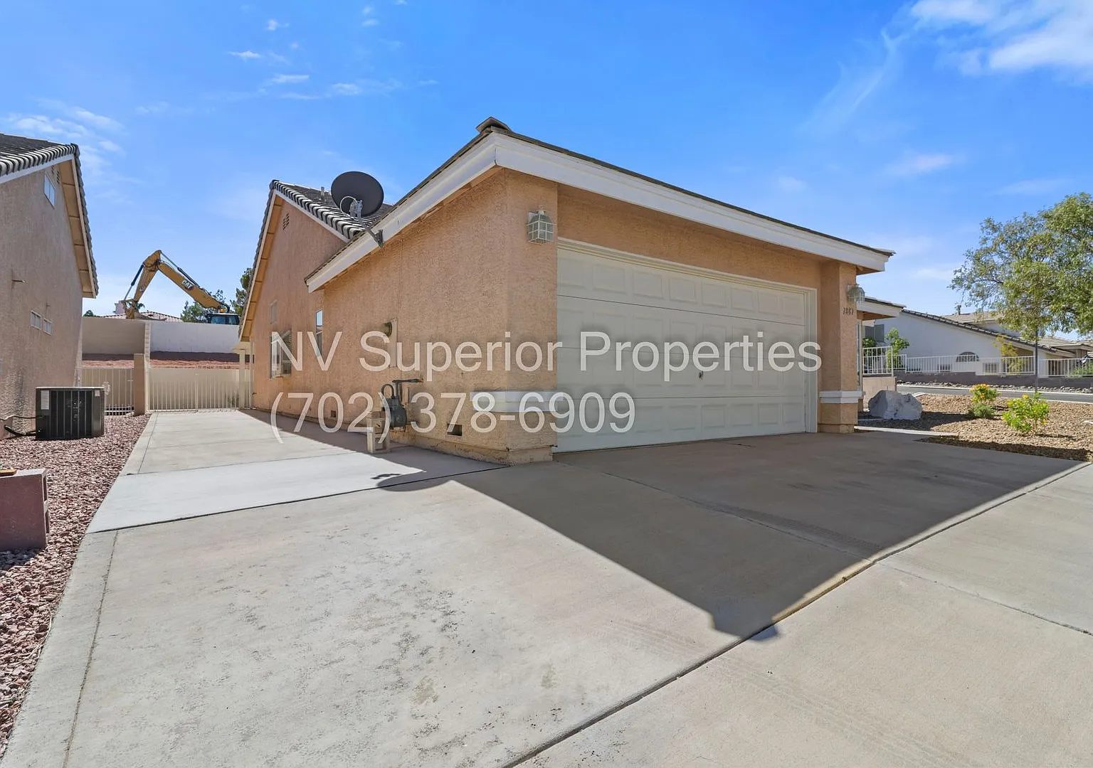 Green Valley!! Single Story!! Small RV Parking!! All Appliances!! Small RV or Boat parking — Photo 2