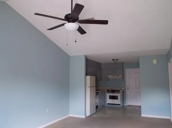 140 Lanier Dr, Statesboro, GA